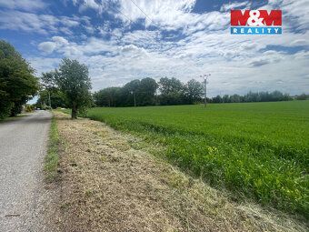 We offer for sale a plot of land measuring 6339 m² intended for housing