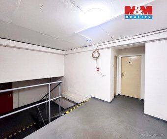 Nabízíme k pronájmu uzavřené samostatné garážové stání o vel