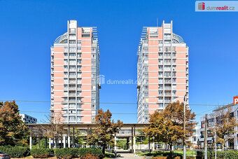 The price includes agency commission and legal services.