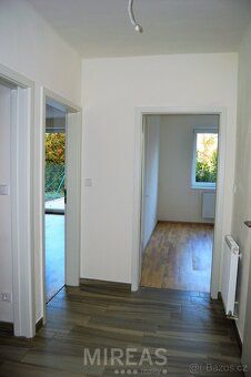 Nabízíme Vám k pronájmu byt 2+kk (50 m2) s předzahrádkou (40