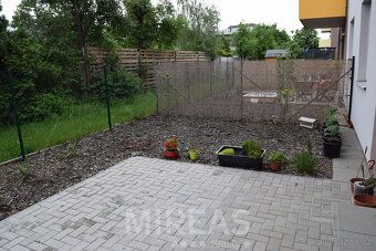 Nabízíme Vám k pronájmu byt 2+kk (50 m2) s předzahrádkou (40