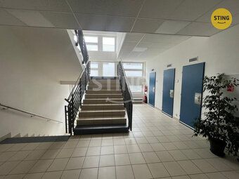 V zastoupení majitele Vám nabízíme pronájem moderních kancel