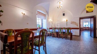 Nabízíme k prodeji zavedenou restauraci s ubytováním v maleb