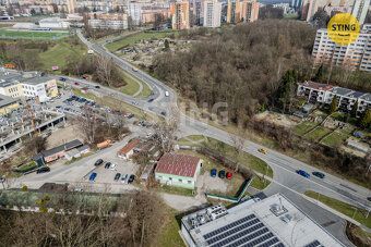 Oferujemy na sprzedaż wolno stojący obiekt komercyjny o