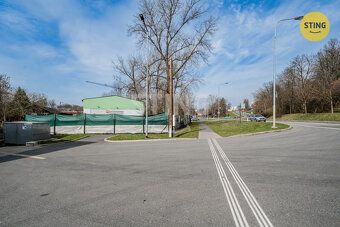 Oferujemy na sprzedaż wolno stojący obiekt komercyjny o