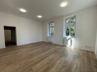 Pronájem bytu 3+1 (90m²), 1.patro cihlového domu, který je k
