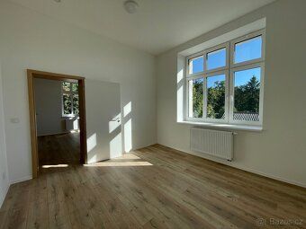 Pronájem bytu 3+1 (90m²), 1.patro cihlového domu, který je k