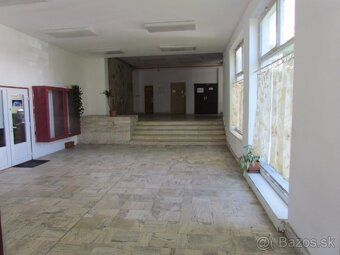 Sell 6 story administrative building /5 above ground floors and 1 underground floor /with floor area of approx.