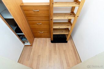 K pronájmu nabízíme útulný byt o dispozici 1+kk a podlahové 