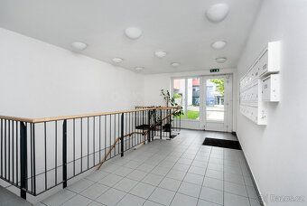 K pronájmu nabízíme útulný byt o dispozici 1+kk a podlahové 