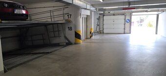 Pronájmu garážové stání v přízemí bytového domu v ulici Otra