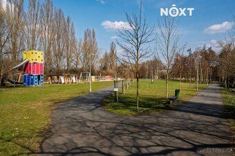 Dvougenerační vila s oázou klidu: Ideální domov pro velkou r