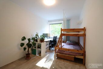 Nabízíme k pronájmu světlý byt o dispozici 3+1 s lodžií ve v