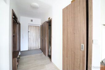 Nabízíme k pronájmu světlý byt o dispozici 3+1 s lodžií ve v