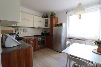 Nabízíme k pronájmu světlý byt o dispozici 3+1 s lodžií ve v