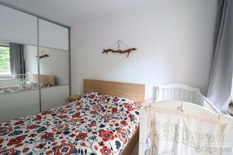 Nabízíme k pronájmu světlý byt o dispozici 3+1 s lodžií ve v