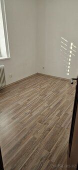 I offer for rent an apartment of 2 rooms with a kitchenette, 37.5 m² on the first floor in a…