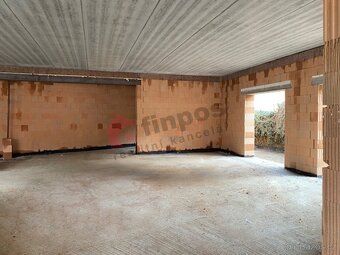 [RESERVED] We offer for rent commercial premises of size 280 m² on the square in Oslavany.