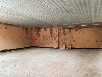 [RESERVED] We offer for rent commercial premises of size 280 m² on the square in Oslavany.