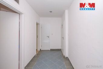 Nabízíme k pronájmu prakticky řešené kancelářské prostory o 