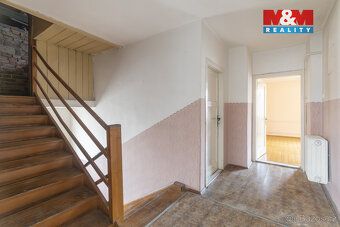 Nabízíme k prodeji prostorný dvougenerační zděný rodinný dům