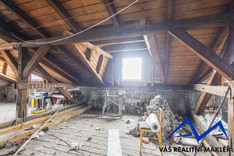 Продається два нетипові горищні квартири у приватній