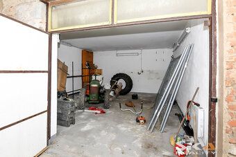 We offer for sale a barn with conversion project and issued construction permit in the center…