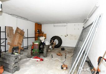 We offer for sale a barn with conversion project and issued construction permit in the center…
