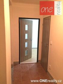 Nabízíme k pronájmu byt 1+kk ve zděném bytovém domě v obci C