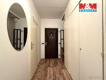 Nabízíme k pronájmu světlý byt 2+kk, 40 m² v centru Kobylis,