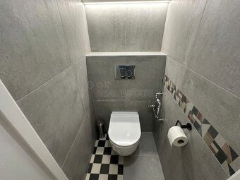 Looking for an apartment with potential in excellent location and possibility of customization?