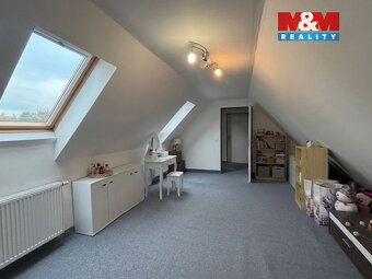 Nabízíme Vám k prodeji rodinný dům o dispozici 4+1 v klidné 