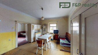 Nabízíme prostorný byt ve druhém podlaží rodinného domu v ce