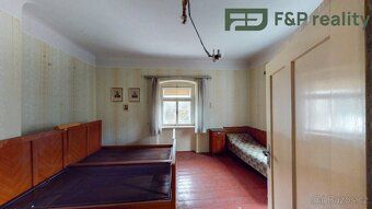 Nabízíme prostorný byt ve druhém podlaží rodinného domu v ce