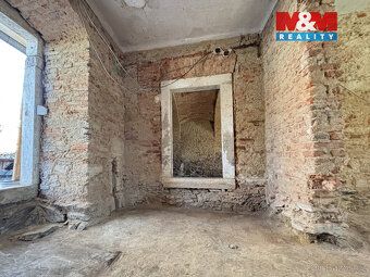 Nabízíme k prodeji zemědělskou usedlost. Bývalý statek s uza