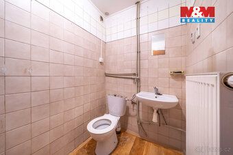 We offer for sale a spacious and modern family house with total