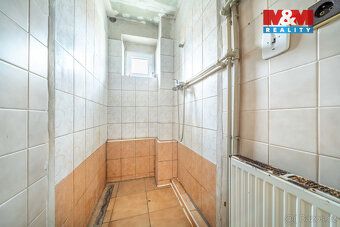 We offer for sale a spacious and modern family house with total