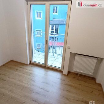 + zálohy spojené s užíváním 2.500,- Kč/měs. + záloha na elek
