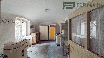 Family house with generous usable area of 180 m2, with possibility for two completely separate…