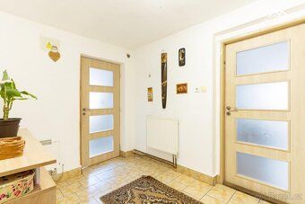 We offer for sale a very nice family house with 3 bedrooms and an area of 610 sqm located in…