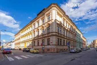 We offer for sale a spacious 2+1 apartment with usable area of 80 m2