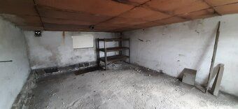 Predám väčšiu garáž, ktorá pojme dva automobily (26 m²).