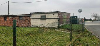 Predám väčšiu garáž, ktorá pojme dva automobily (26 m²).