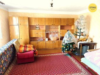 We offer for sale a family house with 5+1 bedrooms and two farm buildings and an enormous barn…