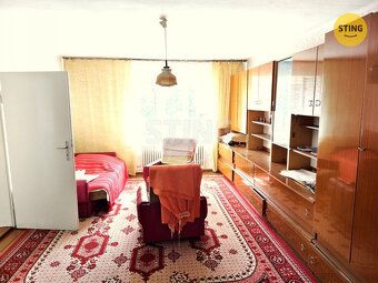We offer for sale a family house with 5+1 bedrooms and two farm buildings and an enormous barn…