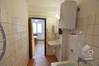 We offer for sale a semi-detached family house 3 + 1 with a floor area of 101 m² in the center…