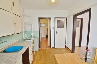 We offer for sale a semi-detached family house 3 + 1 with a floor area of 101 m² in the center…