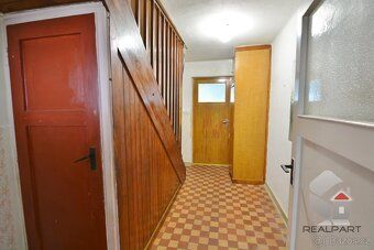 We offer for sale a semi-detached family house 3 + 1 with a floor area of 101 m² in the center…