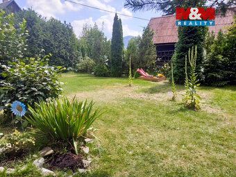 We offer for sale a small cozy cottage in a quiet part of the village M