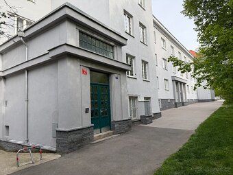Nabízíme k dlouhodobému pronájmu zrekonstruovaný, světlý a v